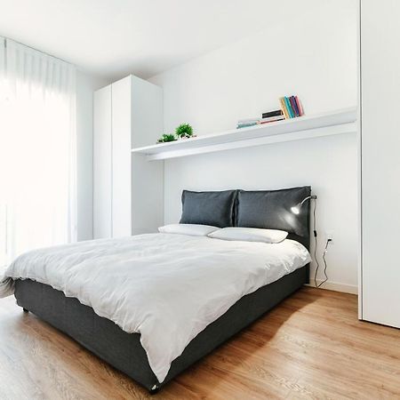 Апартаменты Joivy Superb Flat With Balcony Комо Экстерьер фото